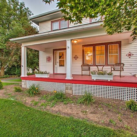 Whimsical Lancaster House With Porch Near Amish Farm Villa Exterior photo