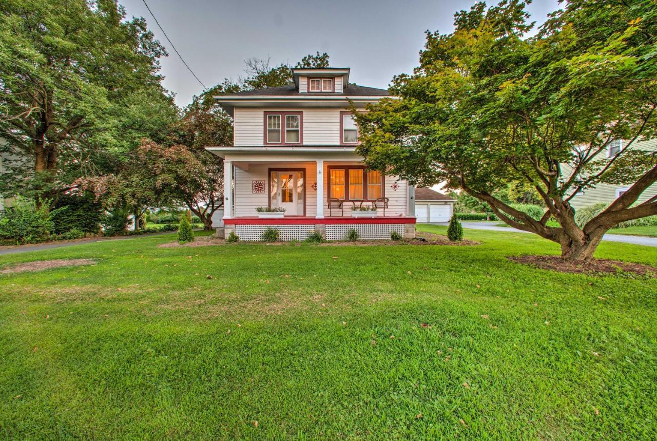 Whimsical Lancaster House With Porch Near Amish Farm Villa Exterior photo