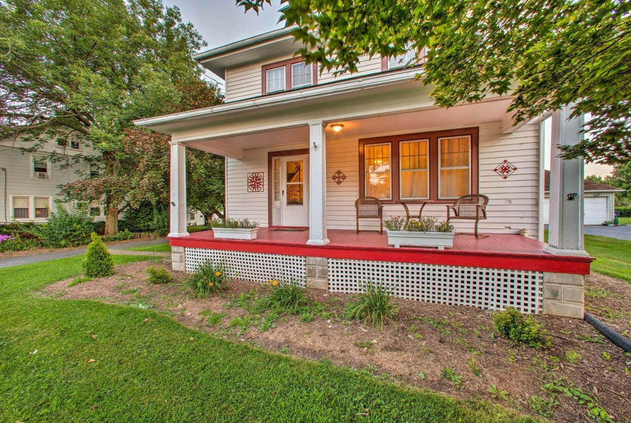 Whimsical Lancaster House With Porch Near Amish Farm Villa Exterior photo