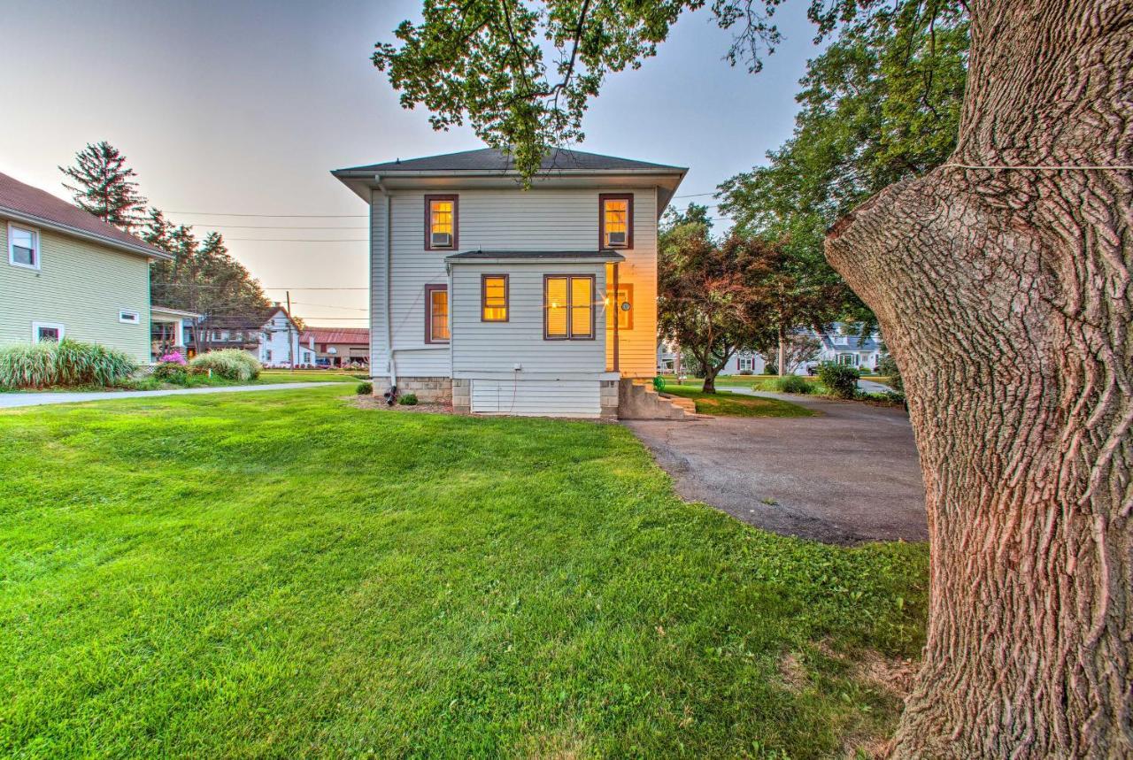 Whimsical Lancaster House With Porch Near Amish Farm Villa Exterior photo